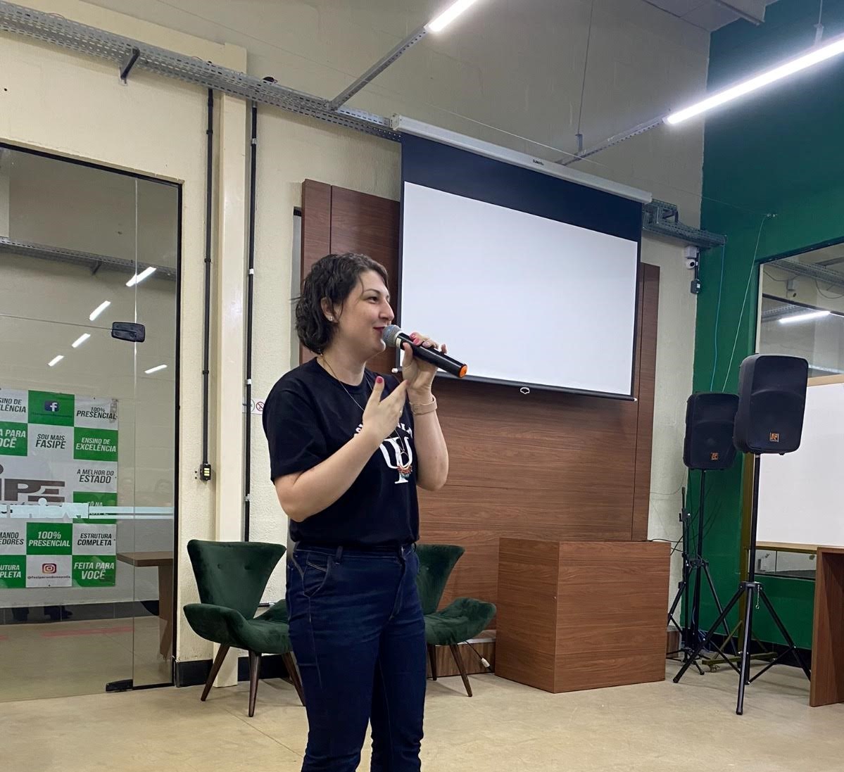 Camila Krauspenhar palestrante